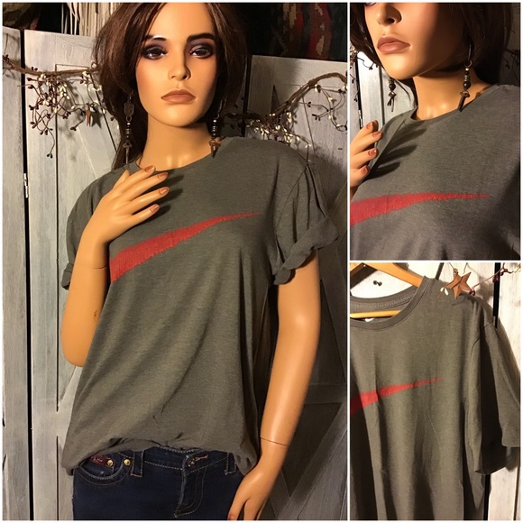 Nike Tops - NIKE/Nike Athletic Cut Short Sleeve Tee